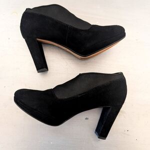 Clarks  Black Suede Kendra  Block Heels Pump Classic  Elegant Size 6.5 M
